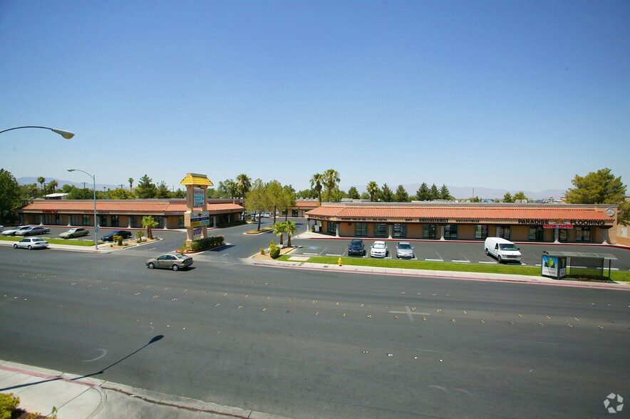 5000 W Oakey Blvd, Las Vegas, NV à louer - Photo du bâtiment - Image 2 de 13