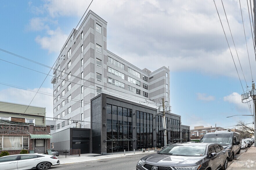 1055-1063 63rd St, Brooklyn, NY à louer - Photo du bâtiment - Image 3 de 25