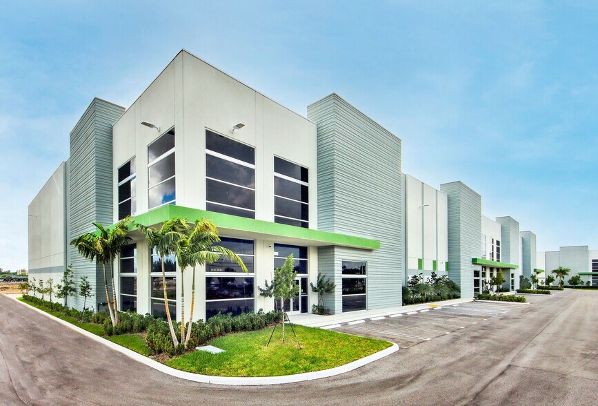 8903 NW 87th Ave, Medley, FL à louer - Photo du bâtiment - Image 2 de 3