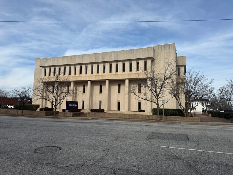 380 E Main St, Spartanburg, SC à louer - Photo du bâtiment - Image 3 de 5