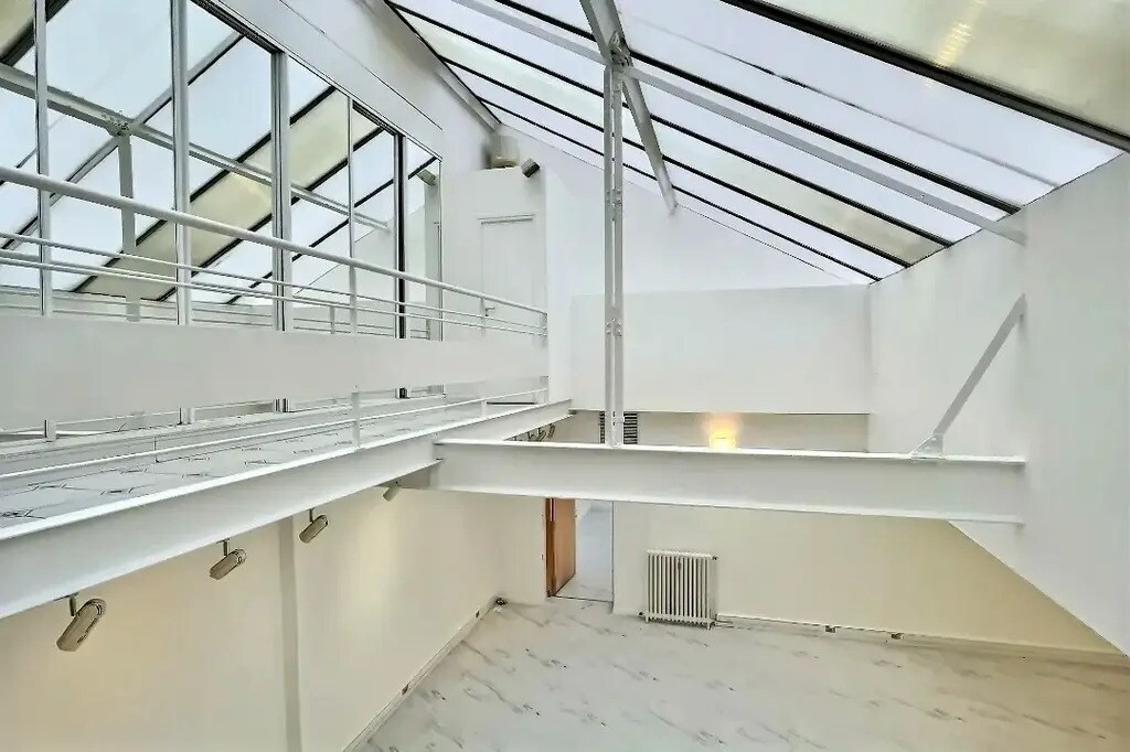 6 Bis Rue Emile Allez, Paris for sale Interior Photo- Image 1 of 10