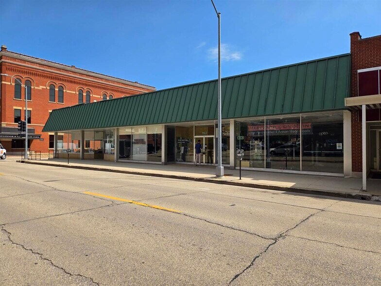 962-980 Main St, Dubuque, IA à louer - Photo du bâtiment - Image 1 de 16