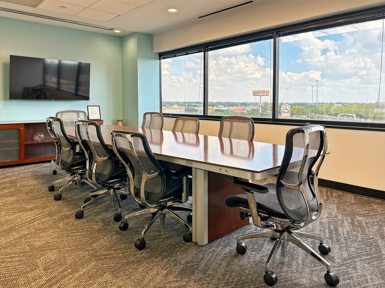 8300 FM 1960 Rd W, Houston, TX à louer - Photo du bâtiment - Image 3 de 15