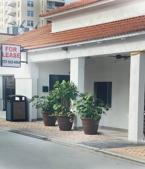 432 Poinsettia Ave, Clearwater, FL à louer - Photo du bâtiment - Image 1 de 4