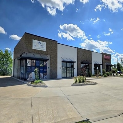 3315 John F Kennedy Rd, Dubuque, IA for lease - Building Photo - Image 1 of 16