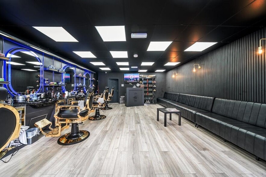 1 School Parade, Uxbridge for lease - Interior Photo - Image 3 of 8