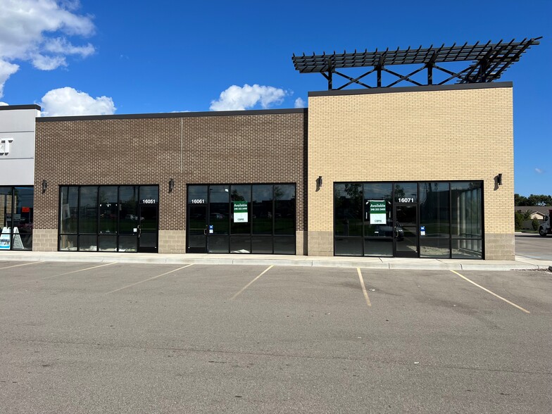 16001-16071 15 Mile Rd Rd, Clinton Township, MI for lease - Building Photo - Image 2 of 4