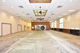 4001-4015 N Oakland Ave, Milwaukee, WI for lease Interior Photo- Image 2 of 13