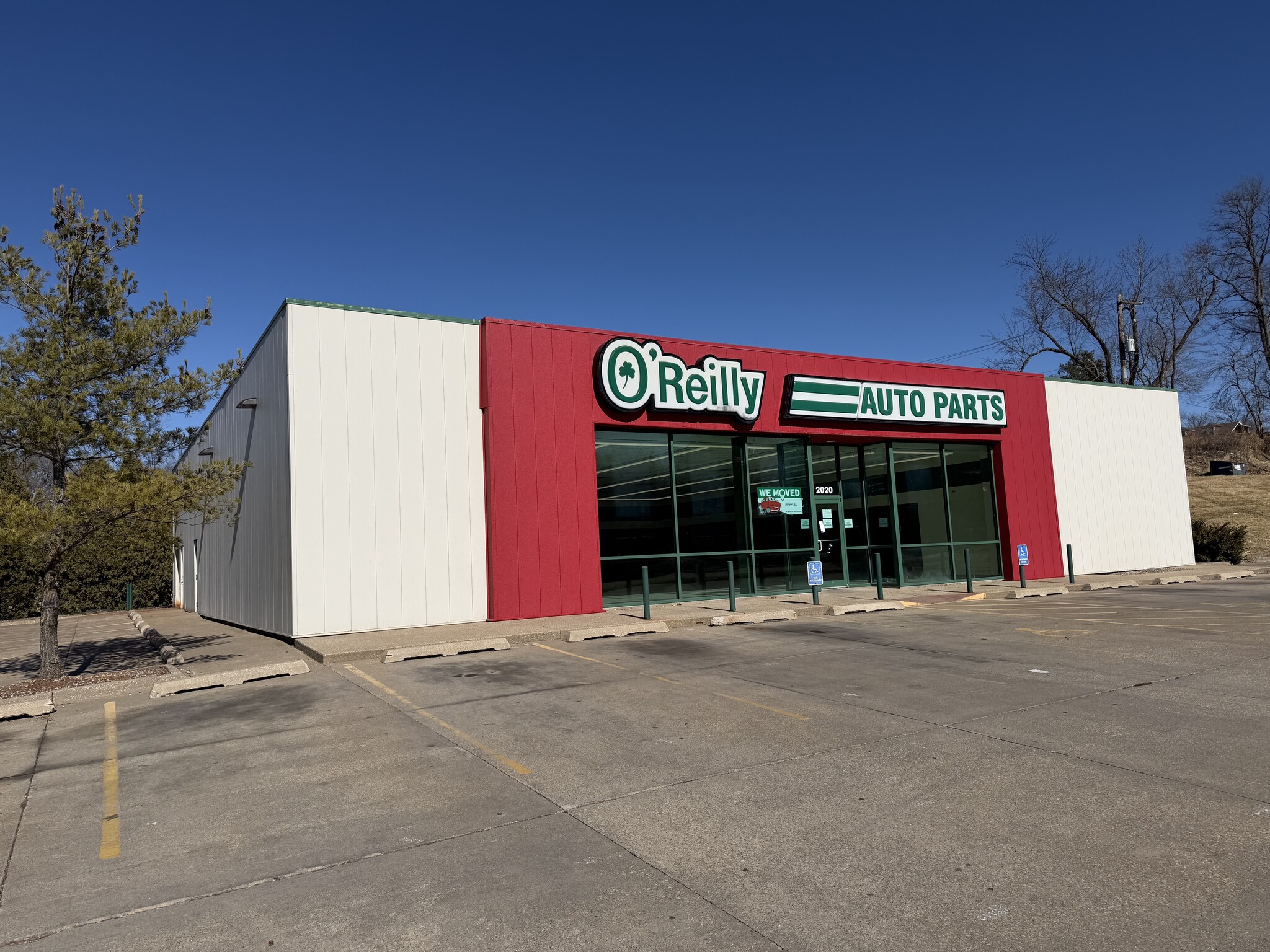 2020 E Locust St, Davenport, IA à vendre Photo principale- Image 1 de 21