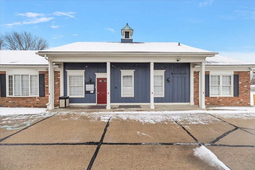 37244 S Groesbeck Hwy, Clinton Township, MI à vendre - Photo du bâtiment - Image 3 de 18