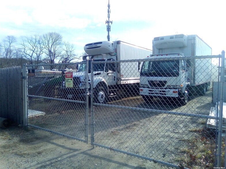 Railroad Avenue, Center Moriches, NY for lease - Building Photo - Image 2 of 15