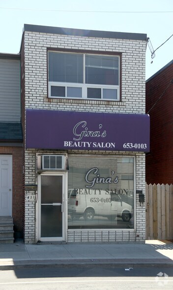451 Rogers Rd, Toronto, ON à vendre - Photo du bâtiment - Image 2 de 2