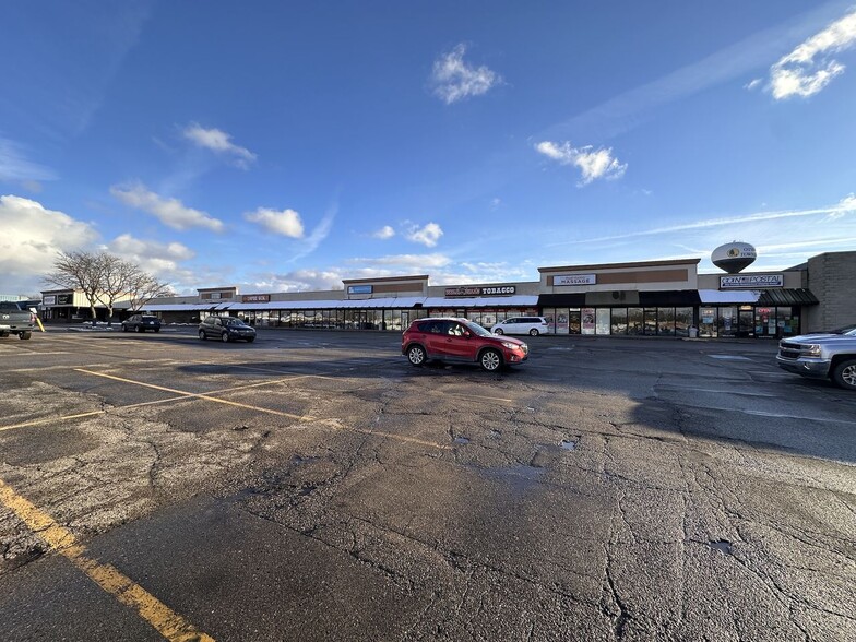 396-409 W M-89 Hwy, Plainwell, MI for lease - Building Photo - Image 1 of 8