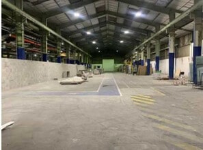 Flex in Villeurbanne for lease Interior Photo- Image 2 of 8