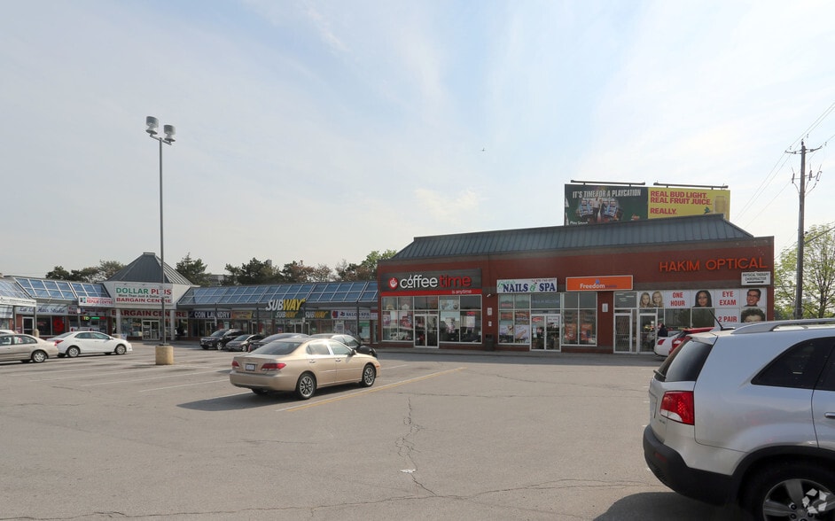 2512-2588 Finch Ave W, Toronto, ON à louer - Photo du bâtiment - Image 2 de 3