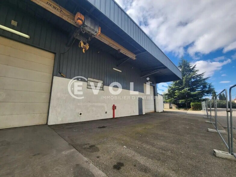 Local d'activités dans Villeurbanne à vendre - Photo du bâtiment - Image 1 de 23