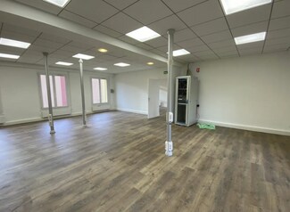 Plus de détails pour Local d'activités à louer