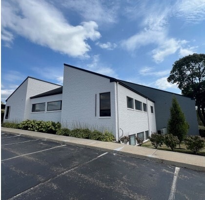 43700 Woodward Ave, Bloomfield Hills, MI for lease - Building Photo - Image 2 of 9