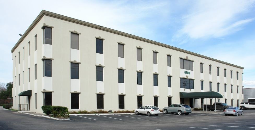 6300 Richmond Ave, Houston, TX for lease Primary Photo- Image 1 of 3