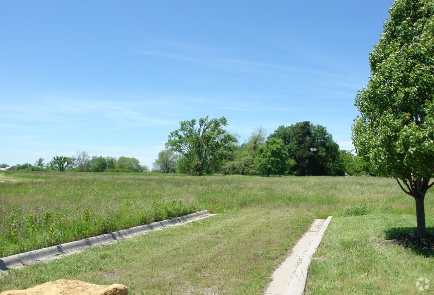 4930 Corporate Centre Dr, Lawrence, KS for lease - Building Photo - Image 2 of 2