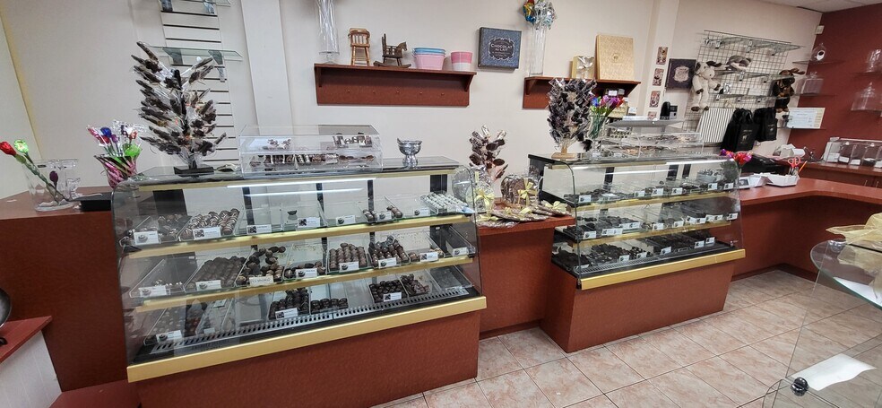 2839 Bathurst St, Toronto, ON à vendre - Photo du bâtiment - Image 3 de 17