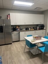 425 S Financial Pl, Chicago, IL for lease Building Photo- Image 2 of 4