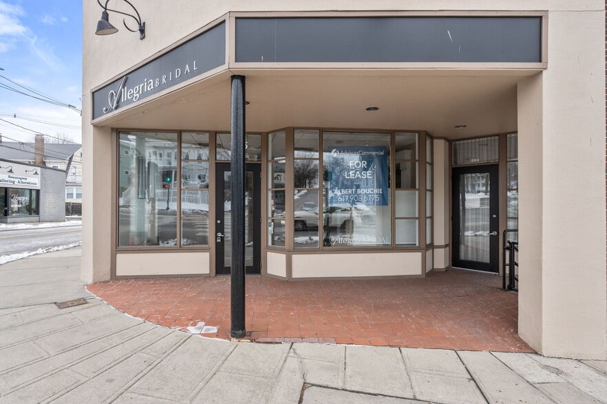 285-285 Belmont St, Belmont, MA à louer - Photo du bâtiment - Image 2 de 32