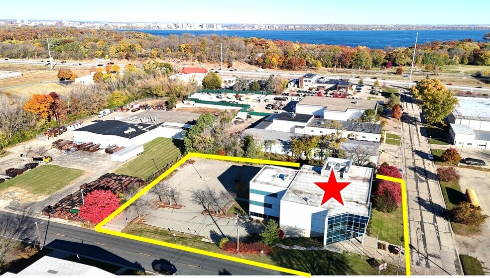 6911 Mangrove Ln, Monona, WI à louer - Photo du bâtiment - Image 2 de 27