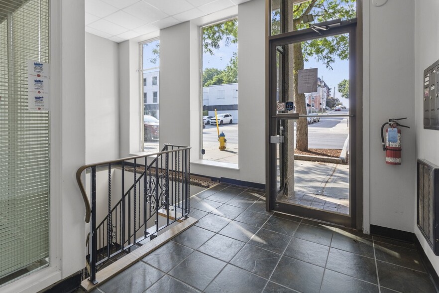 27 King St E, Brockville, ON à vendre - Photo du bâtiment - Image 2 de 19