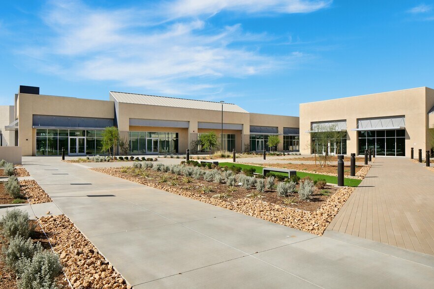 2111-2361 E Palmdale Blvd, Palmdale, CA à louer - Photo du bâtiment - Image 3 de 11