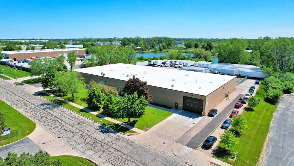 1155-1175 Frontenac Rd, Naperville, IL à louer - Photo du bâtiment - Image 2 de 6