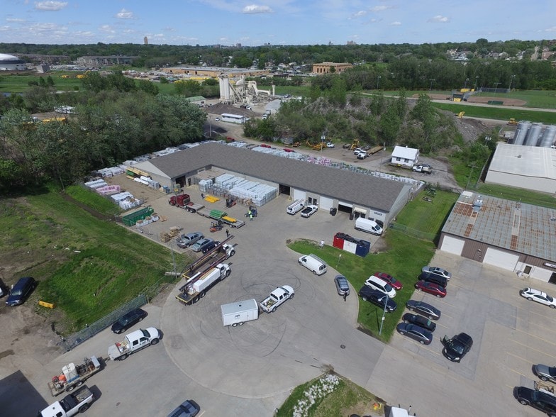 3215 S 66th Ave, Omaha, NE for lease - Building Photo - Image 2 of 2