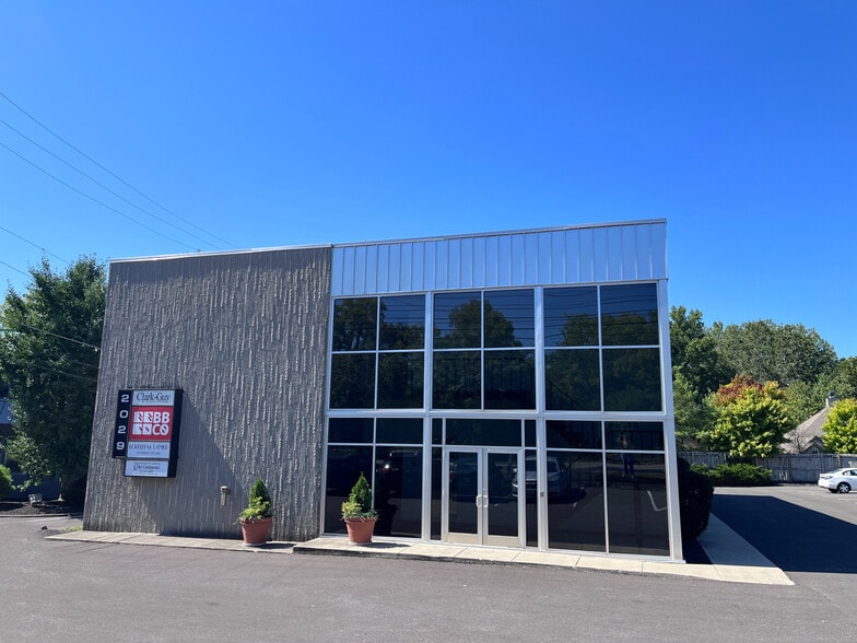 2029 Riverside Dr, Columbus, OH for lease - Building Photo - Image 2 of 2