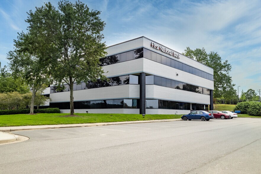 3710 University Dr, Durham, NC à louer - Photo du bâtiment - Image 2 de 16