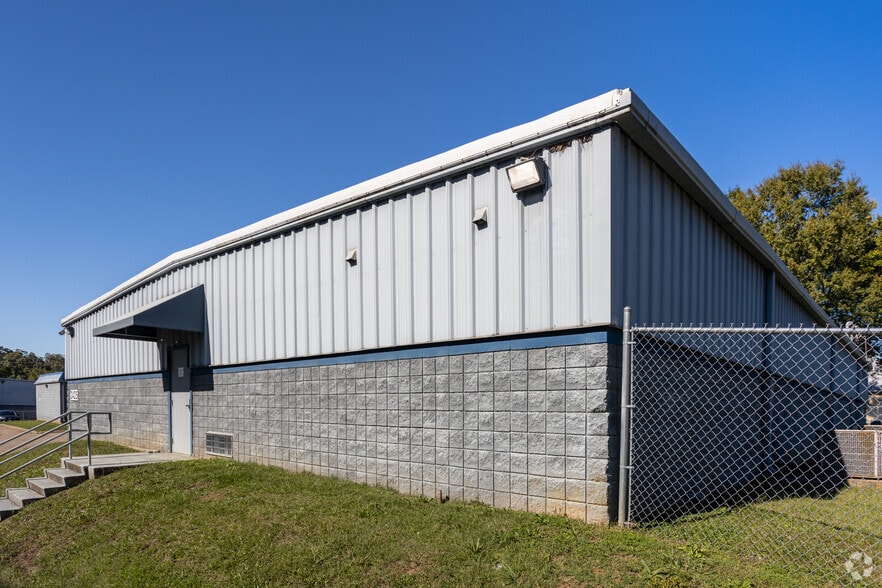 2425 Vance Ave, Chattanooga, TN for lease - Primary Photo - Image 1 of 9
