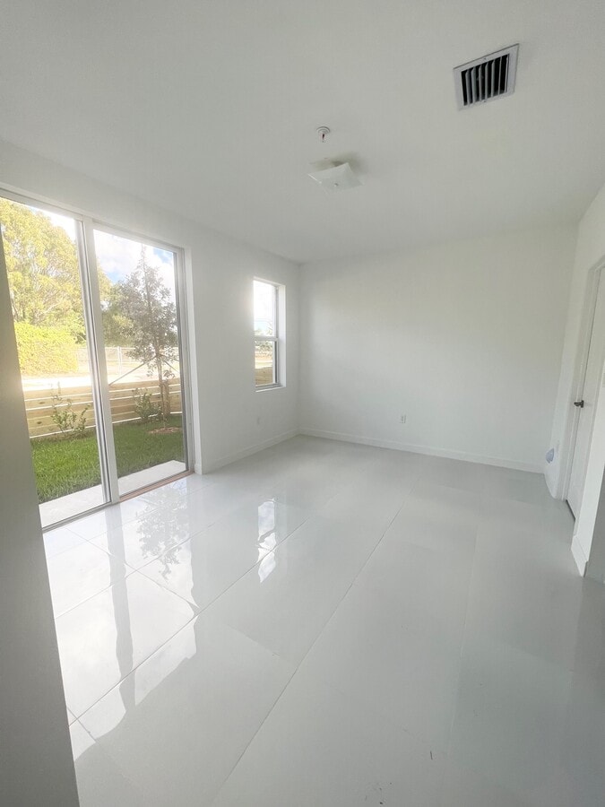 25265 SW 134th Ave, Homestead, FL 33032 - Unit 1-19 -  - Interior Photo - Image 2 of 5