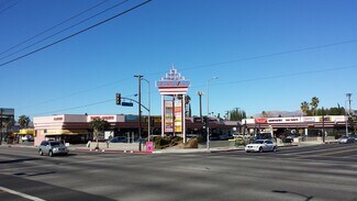 Plus de détails pour 17703-17715 Saticoy St, Reseda, CA - Commerce de détail à louer