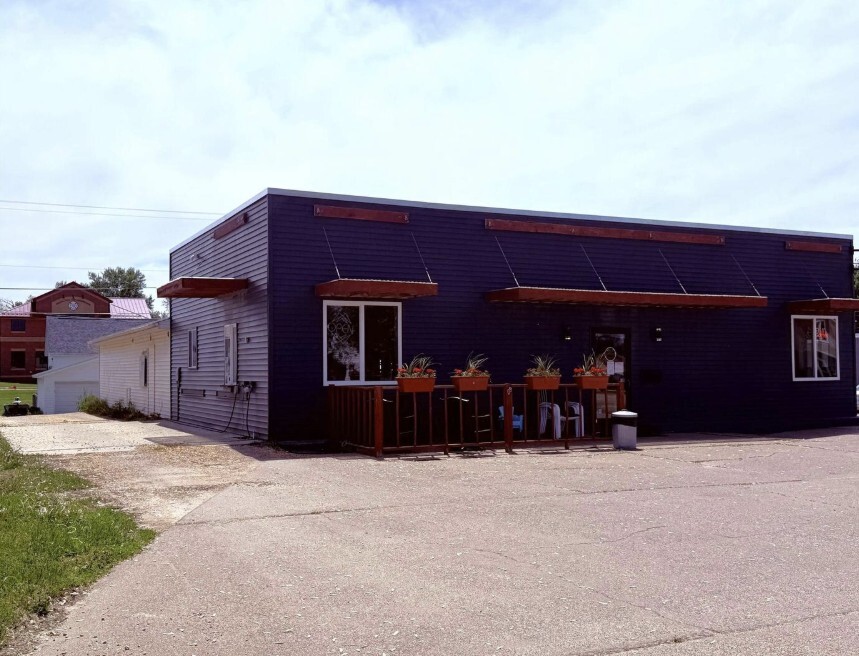 719 11th St, DeWitt, IA for sale Primary Photo- Image 1 of 3