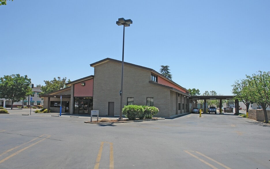345 N Main St, Porterville, CA for lease - Building Photo - Image 3 of 3
