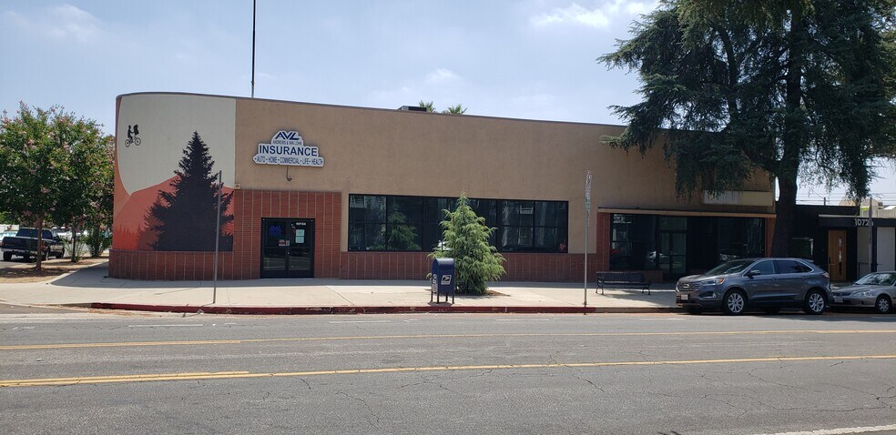 10734 White Oak Ave, Granada Hills, CA à vendre - Photo du bâtiment - Image 2 de 10