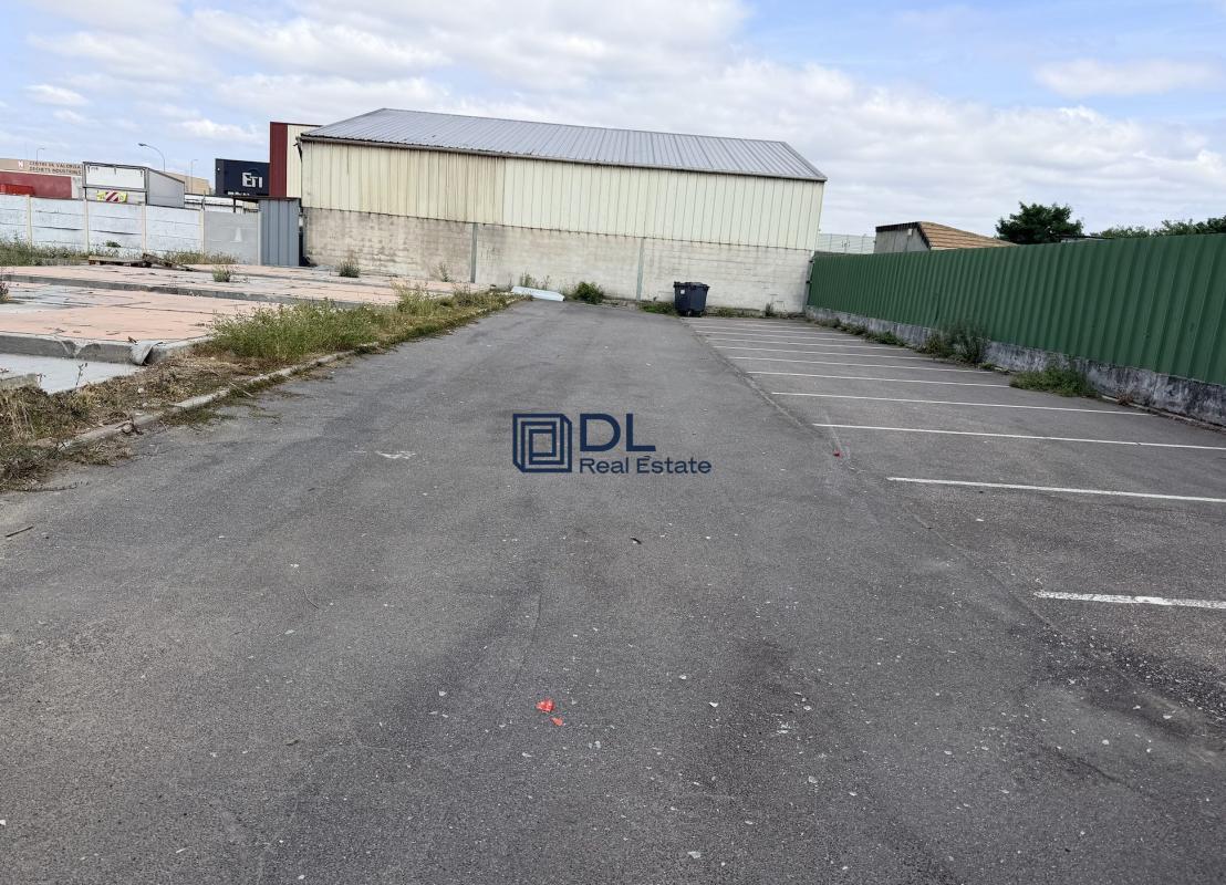 Office in Vigneux-sur-Seine for lease Building Photo- Image 1 of 5