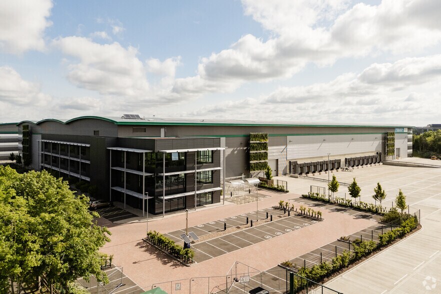 Ironbridge Rd, Uxbridge à louer - Photo principale - Image 1 de 2