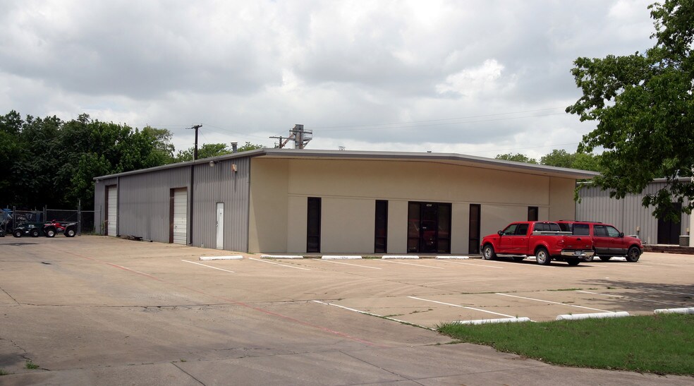 2421 Thomas Rd, Haltom City, TX à vendre - Photo du bâtiment - Image 3 de 19
