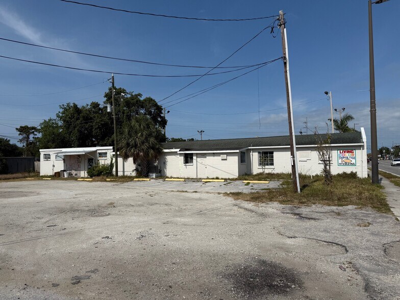 5688-5690 Park Blvd, Pinellas Park, FL à louer - Photo du bâtiment - Image 3 de 11