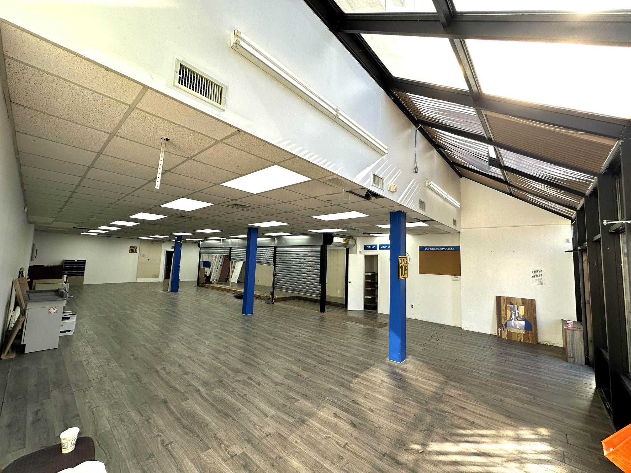 357 Broadway, Amityville, NY à louer Photo intérieure- Image 1 de 1