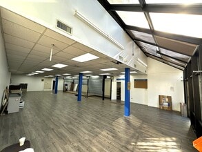 357 Broadway, Amityville, NY à louer Photo intérieure- Image 1 de 1