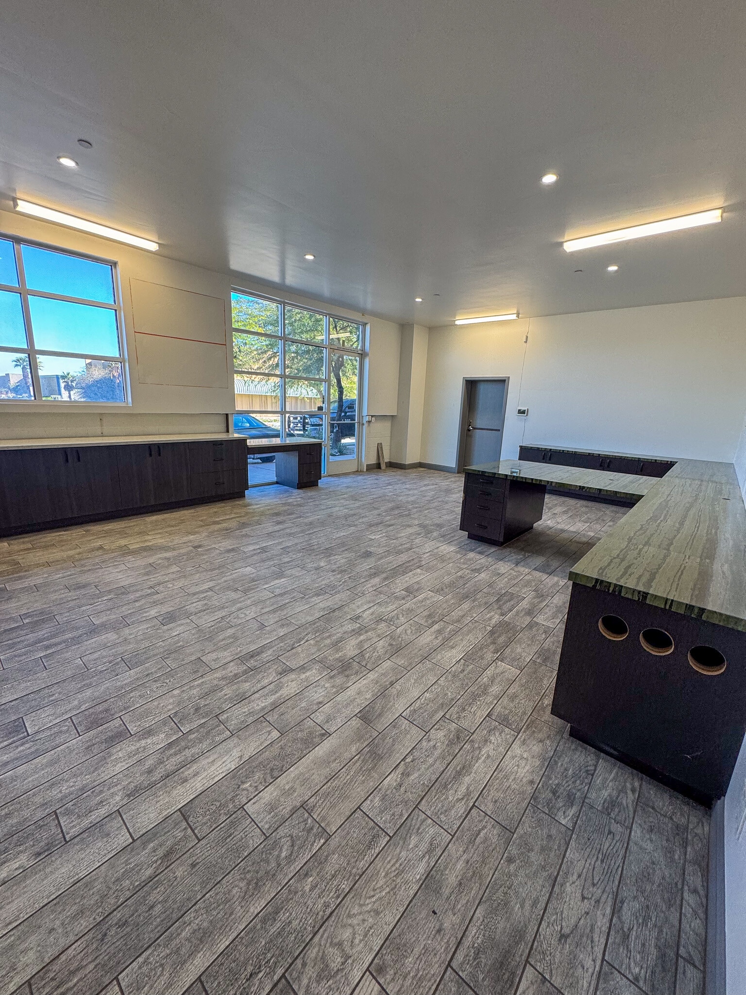 1301 Montalvo Way, Palm Springs, CA for lease Interior Photo- Image 1 of 3