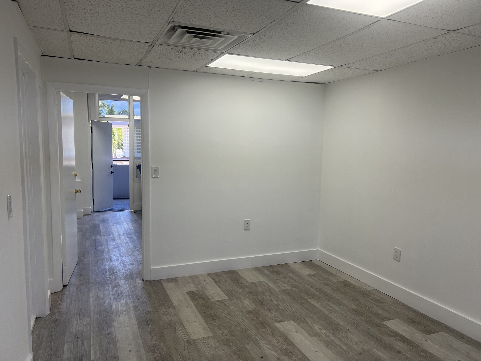 2632 Hollywood Blvd, Hollywood, FL for lease Interior Photo- Image 1 of 3