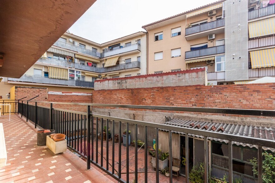 Immeuble residentiel dans Polinyà, Barcelona à vendre - Photo du bâtiment - Image 1 de 50