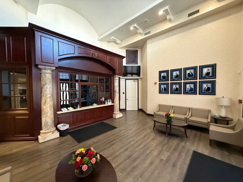 7400 Sahara Ave, Las Vegas, NV à vendre - Photo du bâtiment - Image 2 de 9